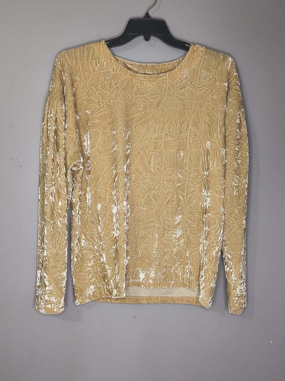 Umgee Size Medium Gold Crushed Velvet Pleated Sleeve Top